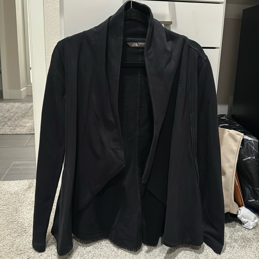 North face cocoon wrap jacket with zippers in black. Size small. Like new